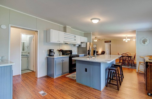 Ridgeway House | Relax & enjoy your morning coffee while overlooking beautiful Lake Wateree!
