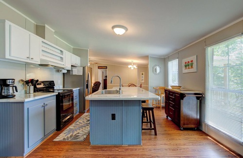 Ridgeway House | Relax & enjoy your morning coffee while overlooking beautiful Lake Wateree!
