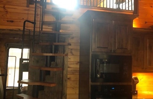 Jefferson Cabin | Relax, Fish, Visit Historic Jefferson & Caddo Lake