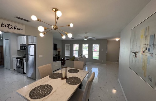 Sun 'N Lake House | Relax, golf and swim at sun n lake retreat. Pet friendly!