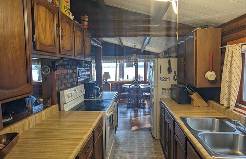 Sturgeon Lake Cabin | Relax, golf, fish & disconnect from today's fast pace living on Sand Lake