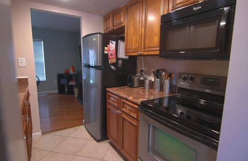 Long Reach House | Relax & have fun in this Columbia 3 level townhome