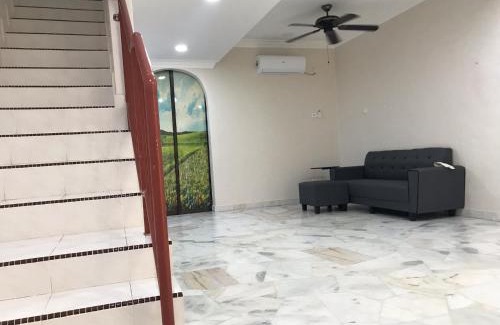 Kampung Alor Akar House | Relax House near Teluk Cempedak Kuantan