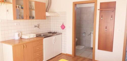 Crni Kal Apartment | Relax in Črni Kal