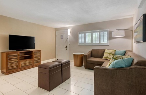 Jekyll Island Hotel | Relax in a Charming Suite Near Jekyll Island Attractions! Parking, Breakfast