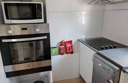 Miranda House | Relax in a cozy house,BBQ,10 mins from the beaches