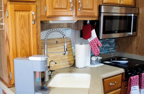 Archie House | Relax in a Fully Loaded RV Stay