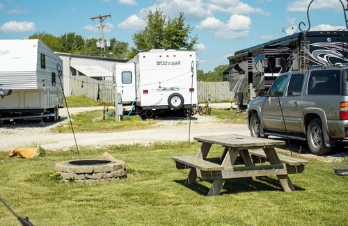 Archie House | Relax in a Fully Loaded RV Stay