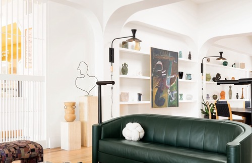 Buckman Neighborhood Apartment | Relax in a Grand King Room with Free Wi-fi, Near Powell's Books