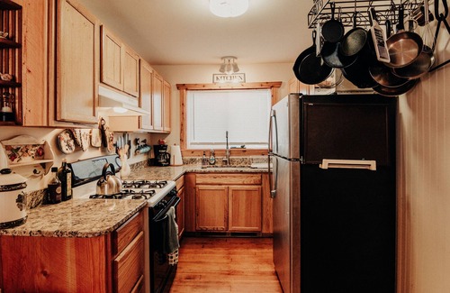 Hot Springs House | Relax in "Big Sky" Style just 3 blocks from the Symes Mineral Soaks!