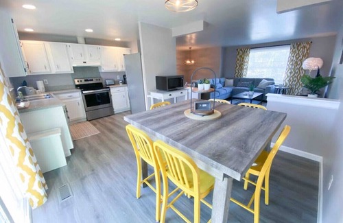 McAlpine House | Relax in Charlotte|Fire Pit|BBQ-Outdoor Dining|4BR