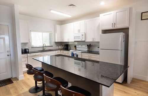Rum Point Condo | Relax in coastal luxury in our renovated oceanfront condo Kaibo phase 2 - B13
