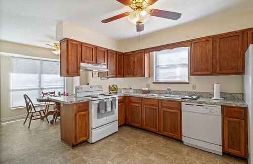 Southside House | Relax in Comfort at Blue Heron |Dogs Ok |Fenced |Grill |Near St Johns River, Golf Courses & Dining