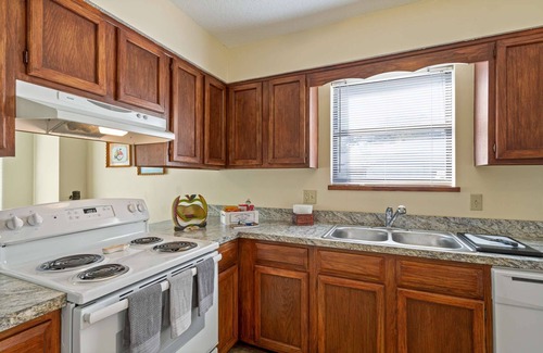 Southside House | Relax in Comfort at Blue Heron |Dogs Ok |Fenced |Grill |Near St Johns River, Golf Courses & Dining