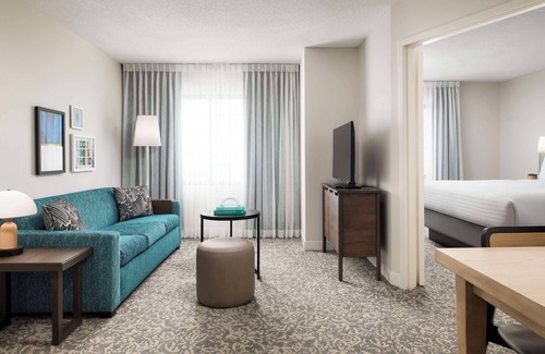 Thornhill Hotel | Relax in Comfort at a Modern Suite near Richmond Hill, Pets are Welcome