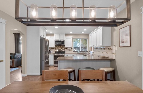 Eagle House | Relax in DOG-Friendly Modern Farmhouse Stye | A Stroll Away from Downtown Eagle! BBQ & Patio!