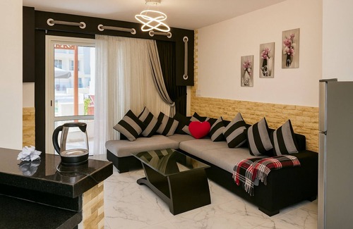 Al-Manasrah Ski Chalet | Relax in a Cozy and Private Beachside Chalet
