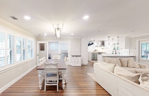 Isle of Hope Historic District House | Relax in historic charm with modern comforts in beautiful Isle of Hope