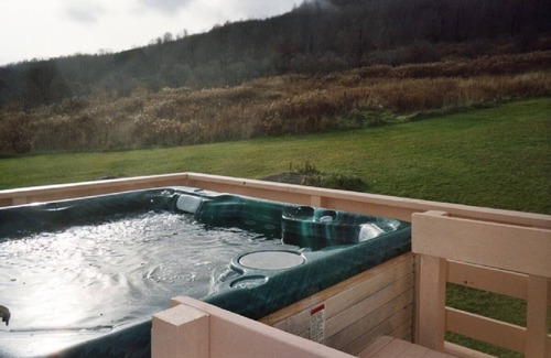 Denver House | Relax in Hot Tub Under Catskill Stars