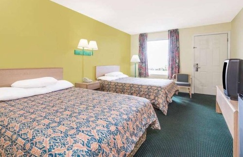 Berea House | Relax in Knights Inn Berea! Free Daily Breakfast, Parking, WiFi