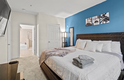 Jefferson Manor Apartment | Relax in Luxury: Movie Room and Soaking Tub NR Old Town Alexandria