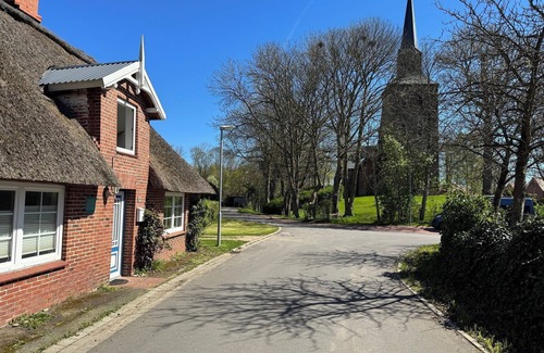 Oldenswort Apartment | Relax in Martha's garden - your retreat in Oldenswort