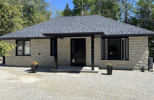 Meaford House | Relax in Nature in this 2 Bedroom home on a large lot.