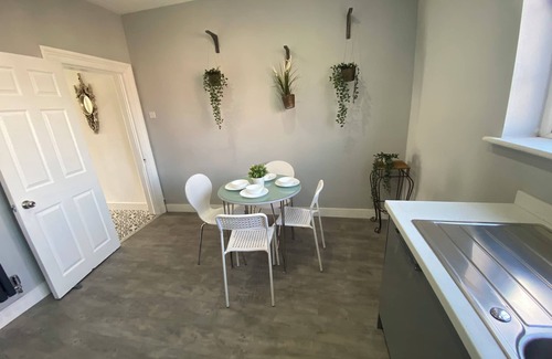 Walkden House | Relax in Our 3 Bed Large Victorian House All With Seperate Bathrooms.