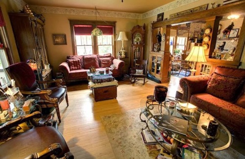 Birchwood Apartment | Relax in our Ladies & Gents Room at The Cobblestone Bed & Breakfast