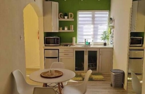 Gall Hill Apartment | Relax in peace and comfort in a 1-bedroom Flat in Christ Church with WiFi, AC