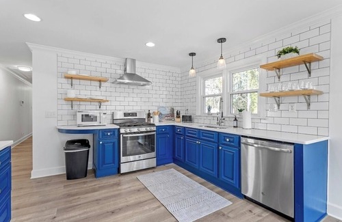 East Raleigh House | Relax In Raleigh - Room for Friends & Family!