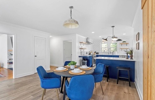 East Raleigh House | Relax In Raleigh - Room for Friends & Family!