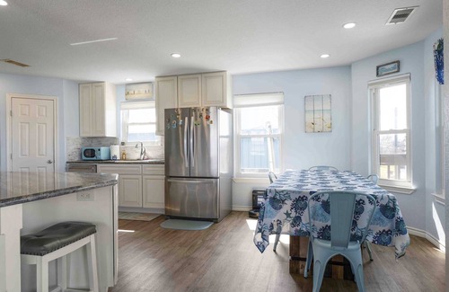 Cedar Lane House | Relax in Style: Beautiful 2-Bedroom Home on the Canal