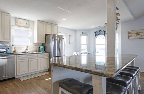 Cedar Lane House | Relax in Style: Beautiful 2-Bedroom Home on the Canal