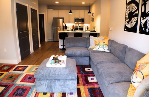 Rogers Apartment | Relax in Style Charming 1BR w/sectional ,Pool, Gym, Free Parking & All the Comforts of Home
