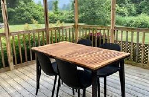 Milford House | Relax in Style & Comfort in South Bay, PEC