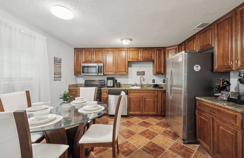 Northside House | Relax in Style – Cozy 3BR HouseNear JAX Airport, Great Food & Shopping