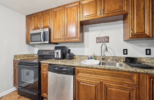 Northside House | Relax in Style – Cozy 3BR HouseNear JAX Airport, Great Food & Shopping