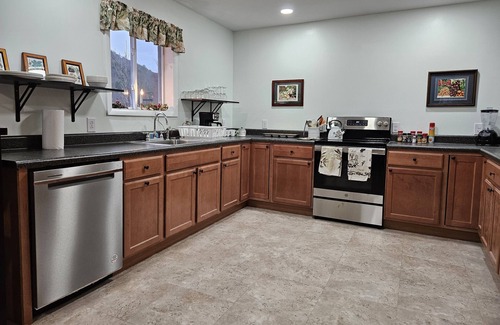 Delhi House | Relax in the beautiful Catskills near a Historic Covered Bridge!