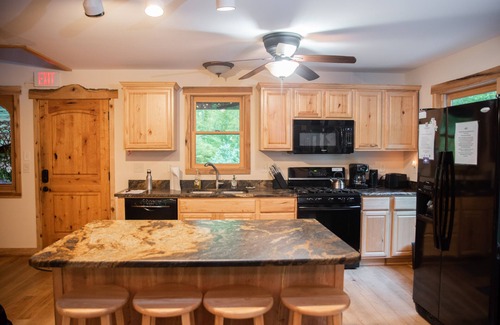Gerton Cabin | Relax in the Beauty of the Mountains and the Serenity of Waterfalls