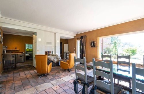Velen Condo | Relax in the monument