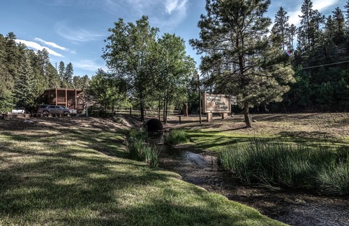 Ruidoso Condo | Relax in the mountains and enjoy golf, hiking, skiing, and Inn of the Mt. Gods!