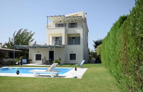 Agrilos Villa | Relax in the private Luxury Villa Dion and enjoy your vacation in Messinia.
