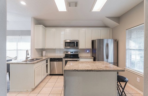 The Woodlands House | Relax in this amazing house in the Woodlands, village of Alden Bridge.