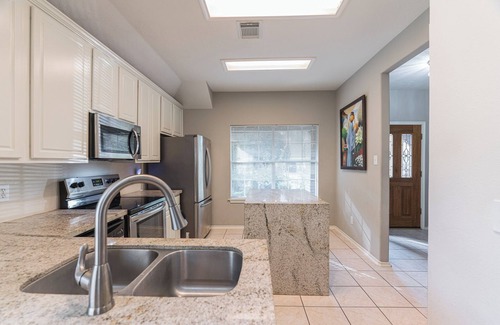 The Woodlands House | Relax in this amazing house in the Woodlands, village of Alden Bridge.