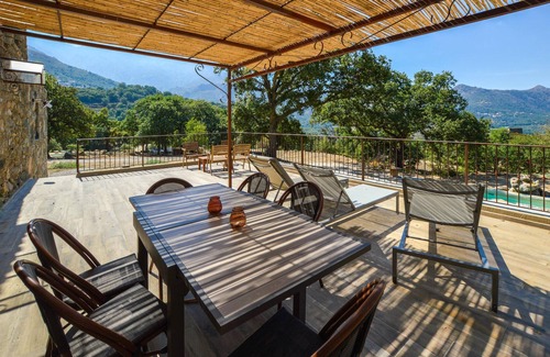 Feliceto House | Relax in this magnificent stone villa with pool in the heart of a centuries-old olive grove.