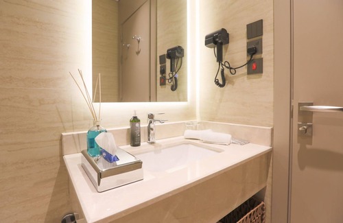 Al-Nakheel Apartment | Relax in this quiet and elegant place, a beautiful sunset in Al Nakhil walkway.