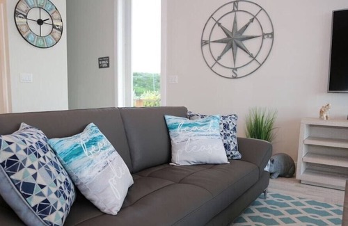 Staniel Cay Villa | Relax in this turquoise ocean inspired villa