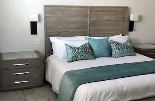 Staniel Cay Villa | Relax in this turquoise ocean inspired villa