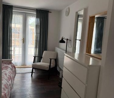 Brunel House | Relax in Uxbridge with Private Room Garden Access